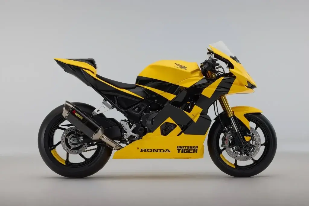 Honda × Onitsuka Tiger : la collaboration mode-moto dévoilée à Milan